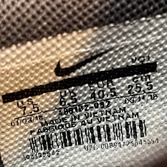 Athletic_Shoes